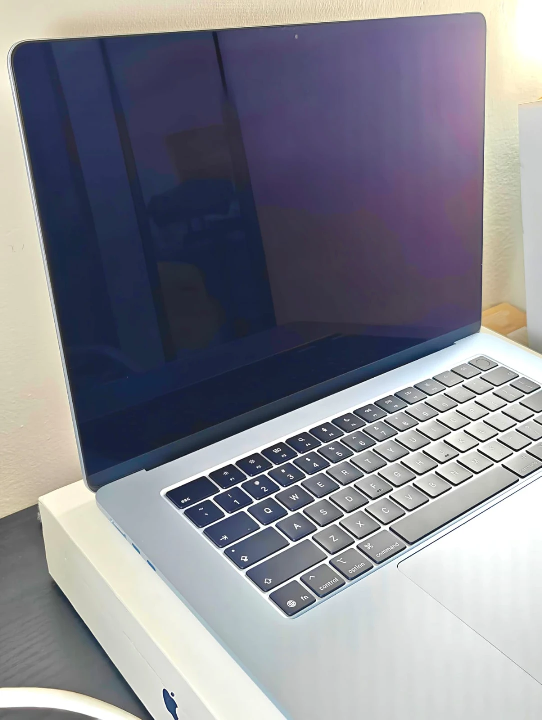 Apple MacBook Air M5 / 16GB / 512GB SSD - Sky Blue - Like New! - photo 2