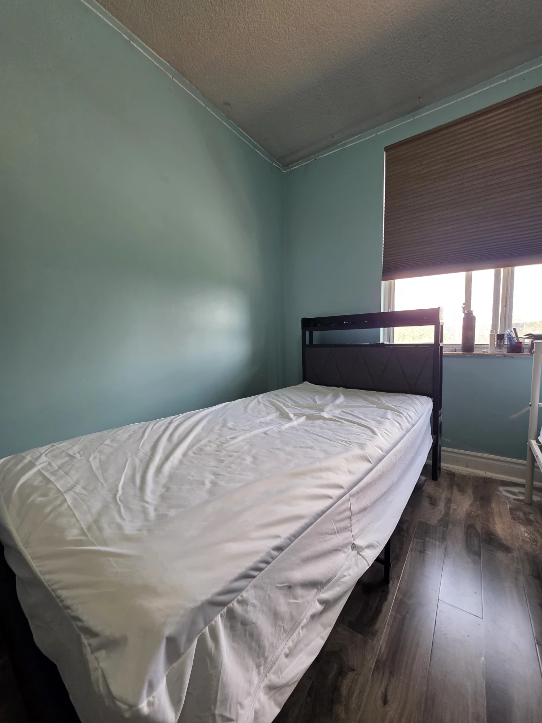 Twin Bed + 10" Hybrid Mattress + Queen Sized Blanket