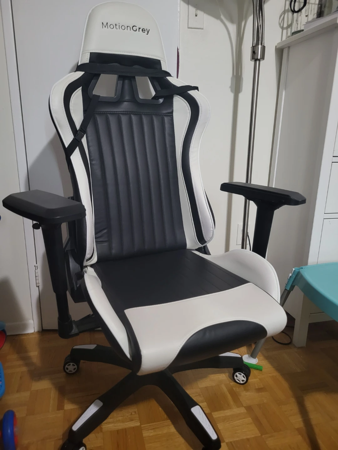 Office / gaming chair