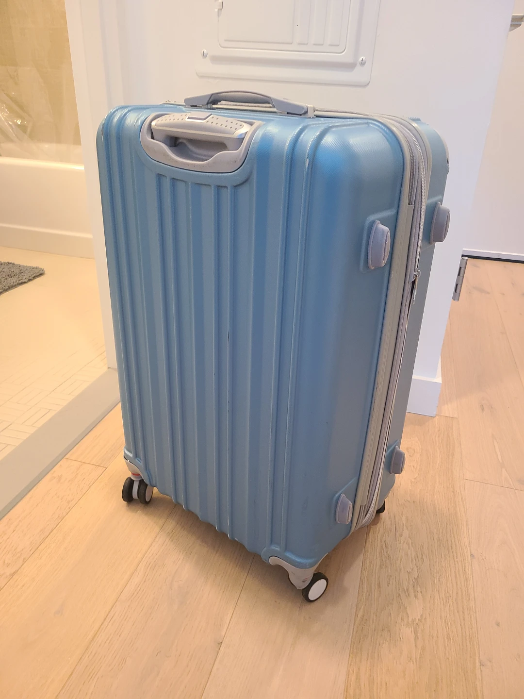 Bariton Expandable 28-inch  Luggage - photo 2