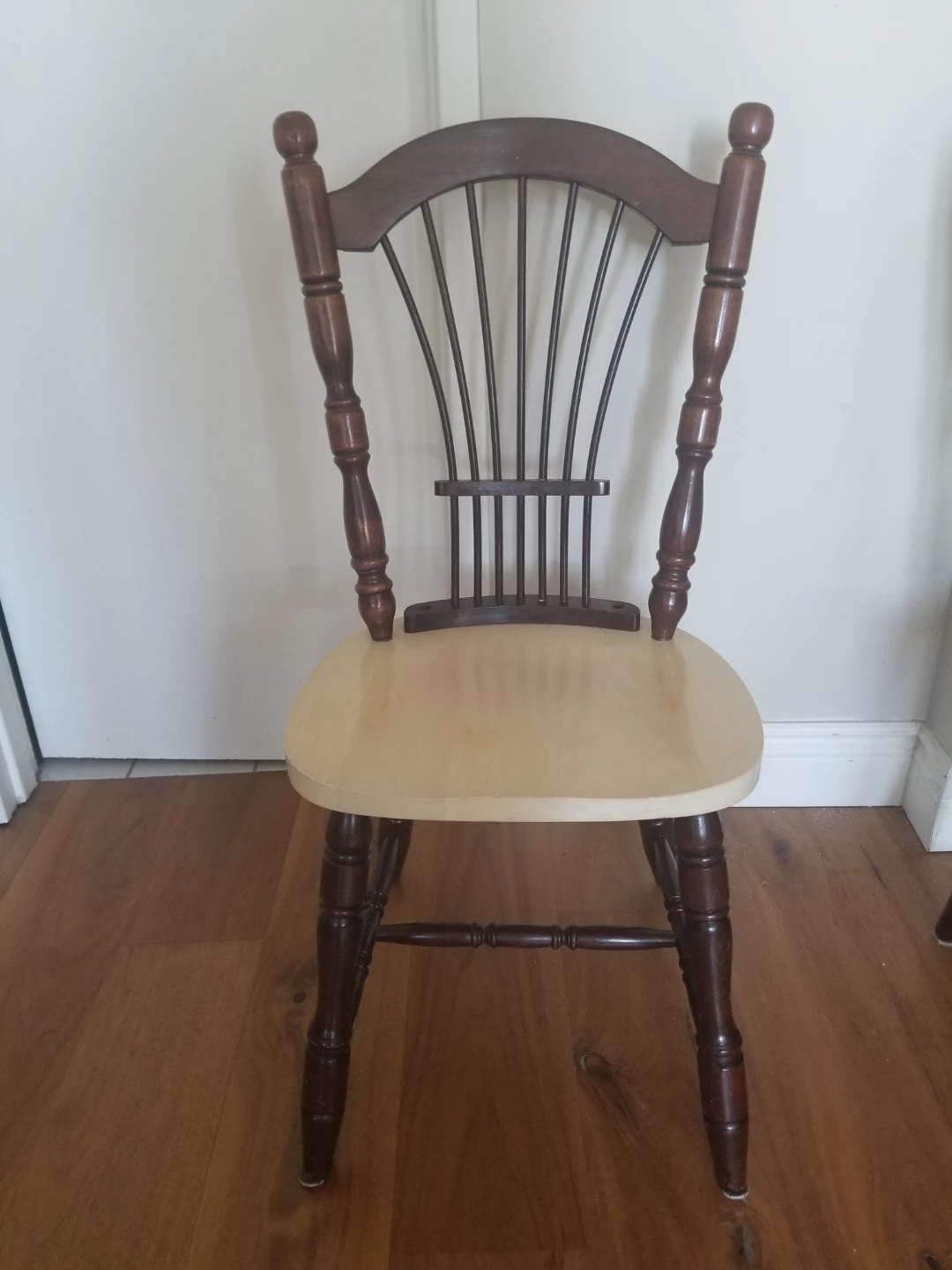 Elegant two-tone chair