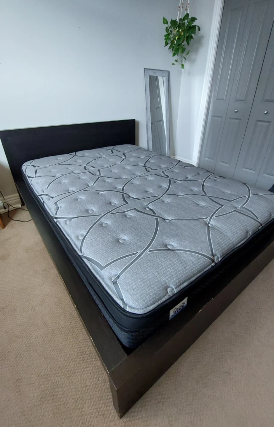 COMPLETE Double Bed/Mattress Protector/2 Pillows/ Bed Sheets - photo 4