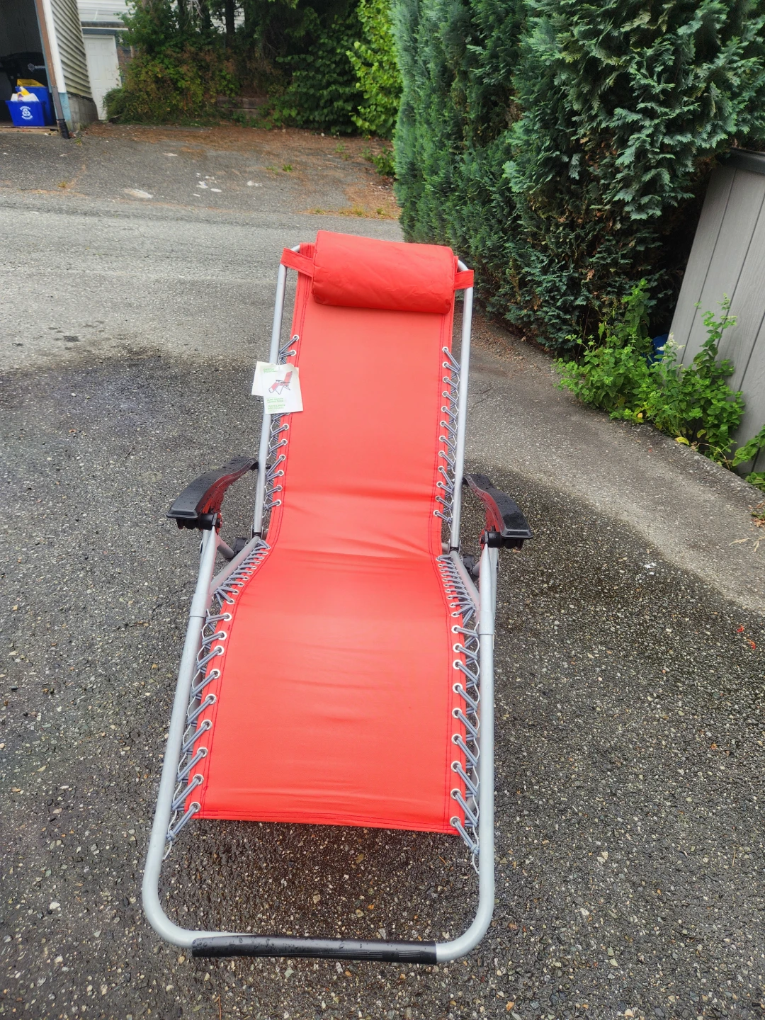 Red foldable zero gravity chair. - photo 2