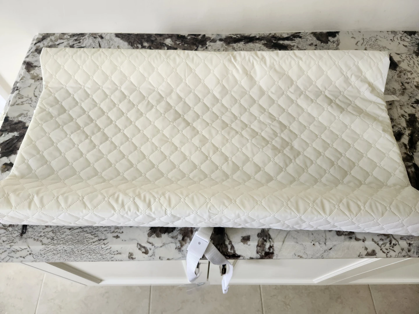 White Quilted Changing Pad with Straps - photo 2