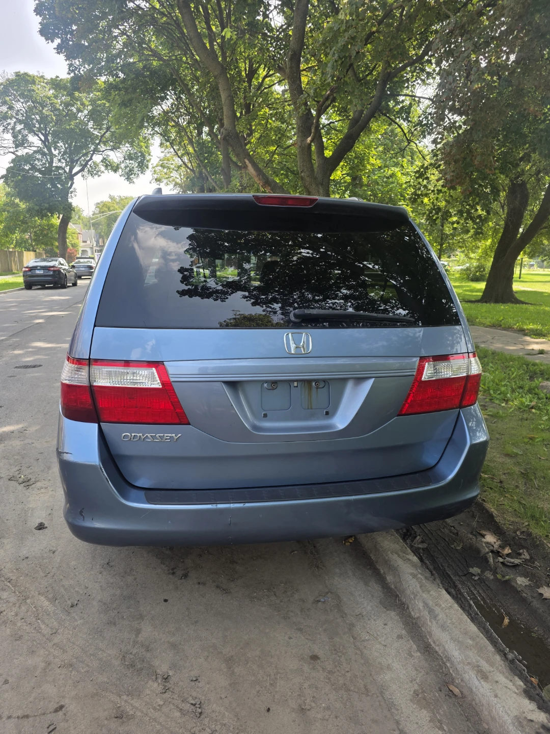 Blue Honda Odyssey Minivan - photo 2
