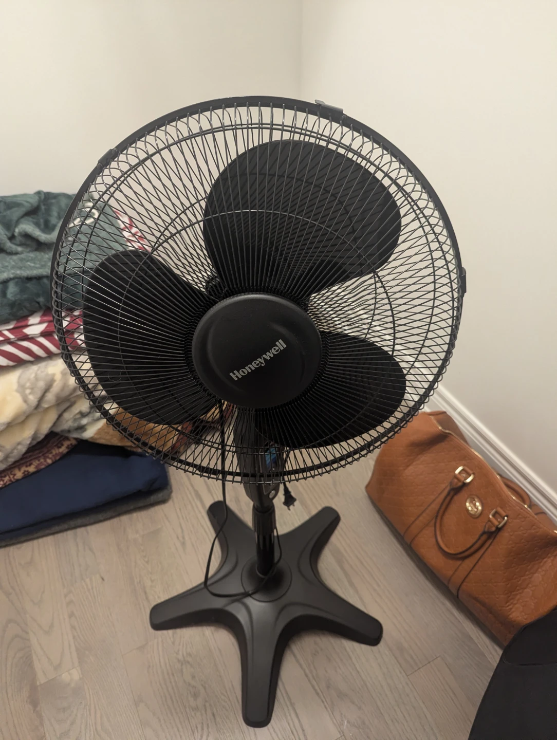 Honeywell QuietSet Pedestal Fan - photo 2