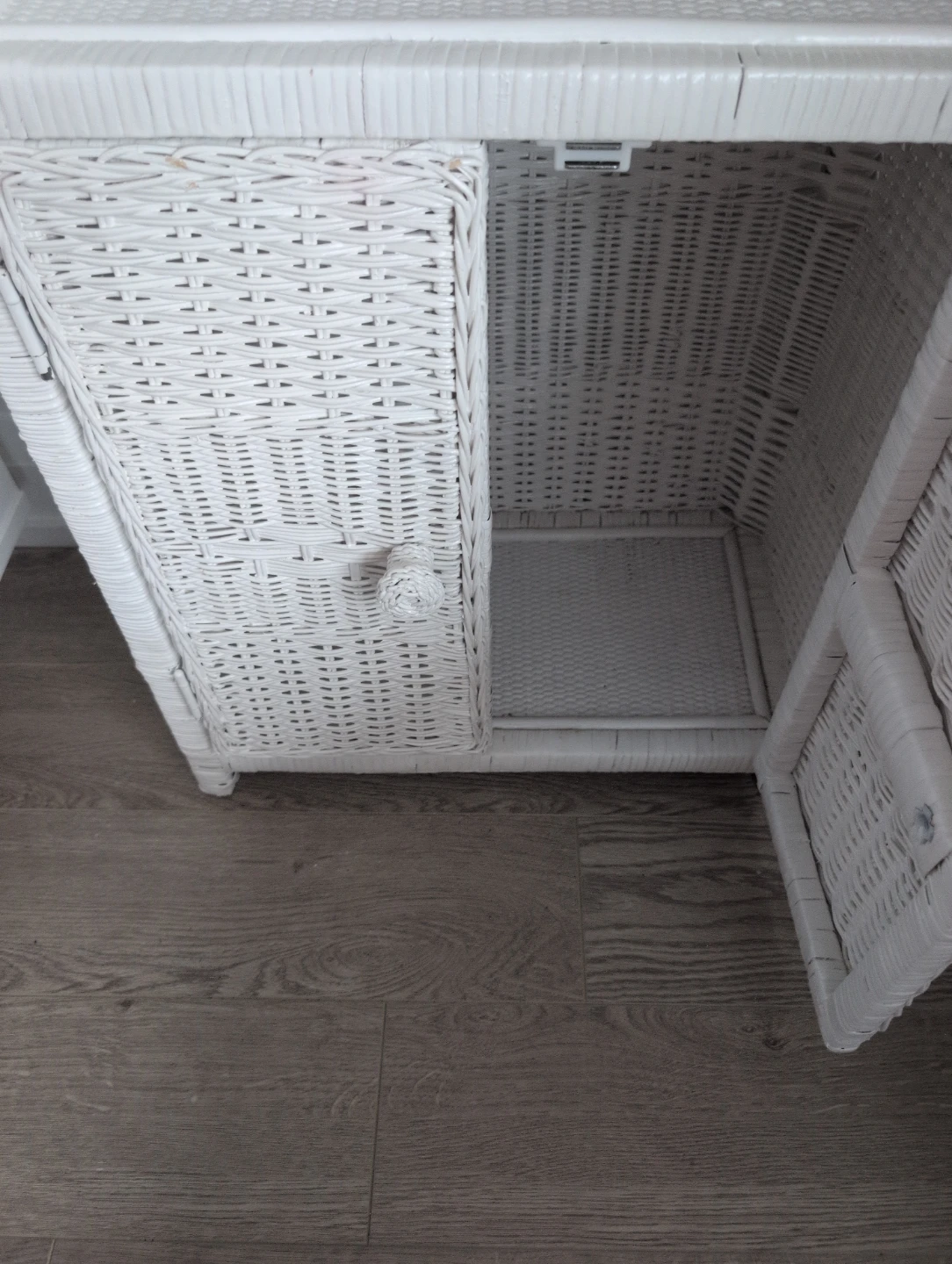 White Wicker Shelf with Cabinet - photo 2