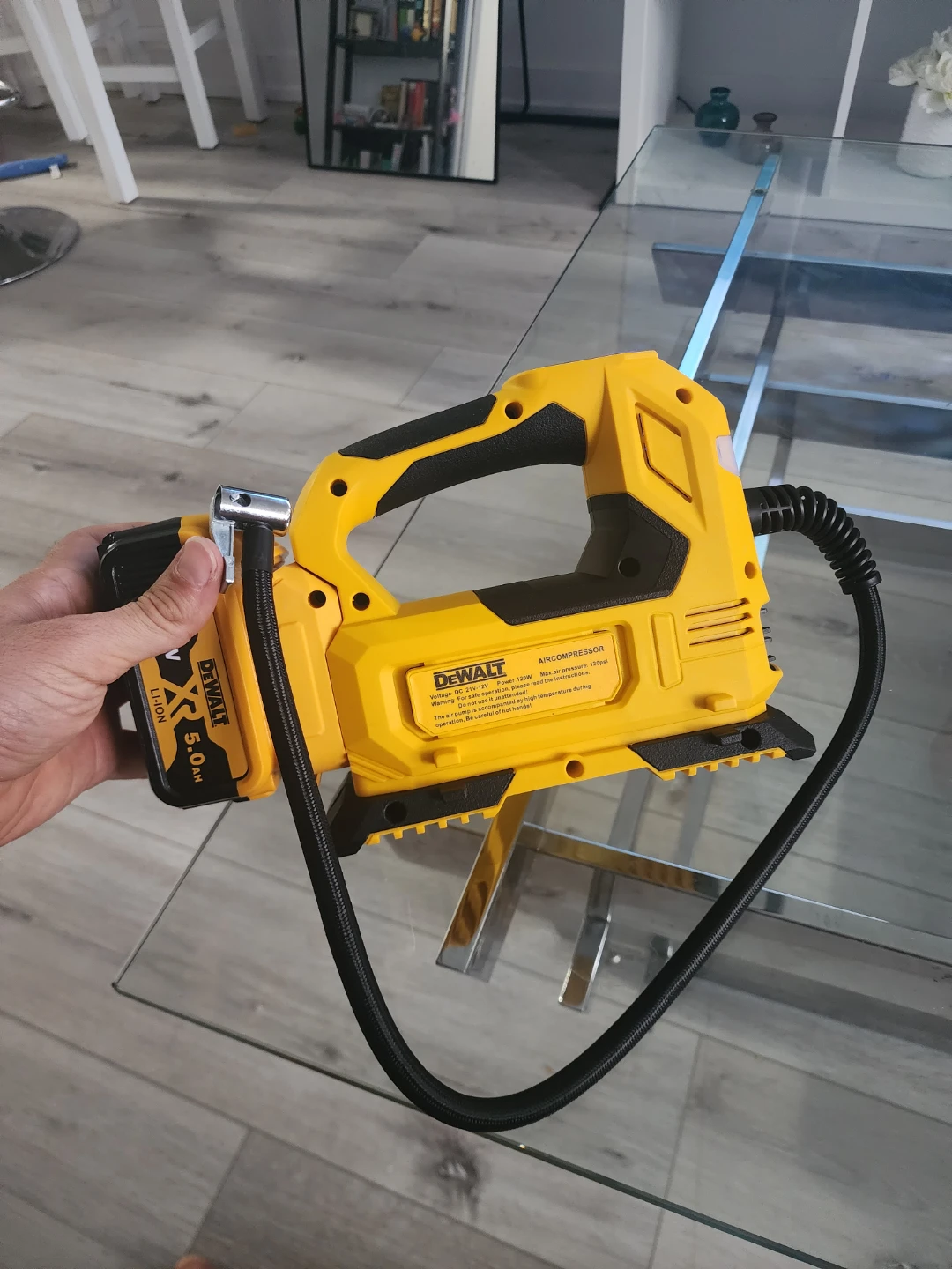 DeWalt 20V MAX Air Compressor Kit & tire repair kit - photo 2