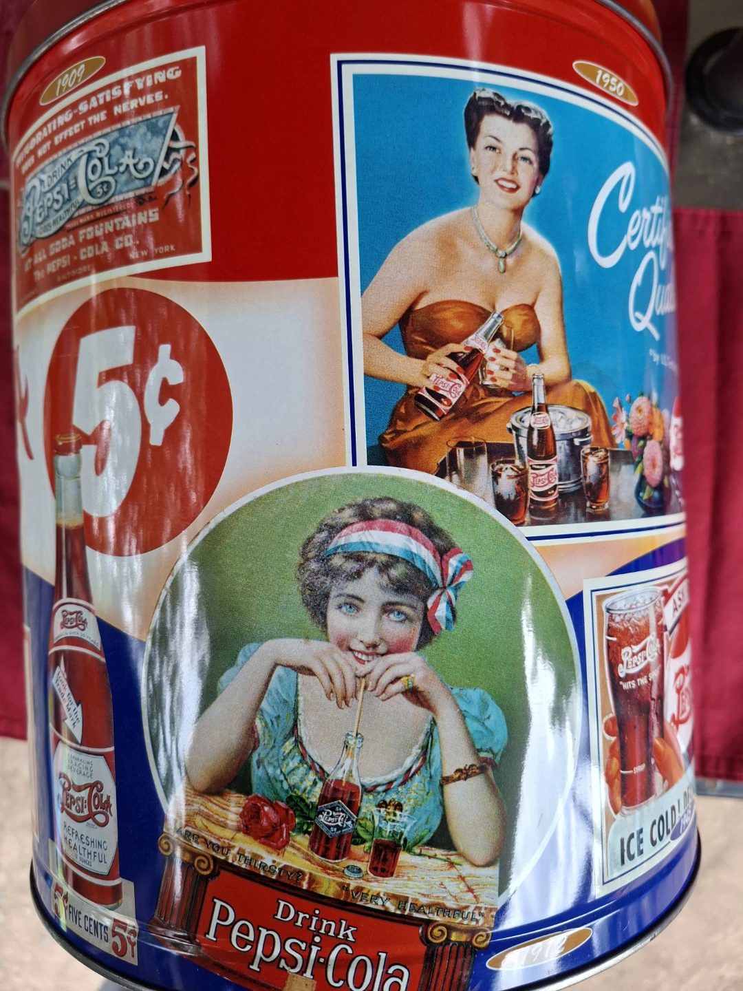 Pepsi-Cola Tin with Popcorn Assortment - photo 3