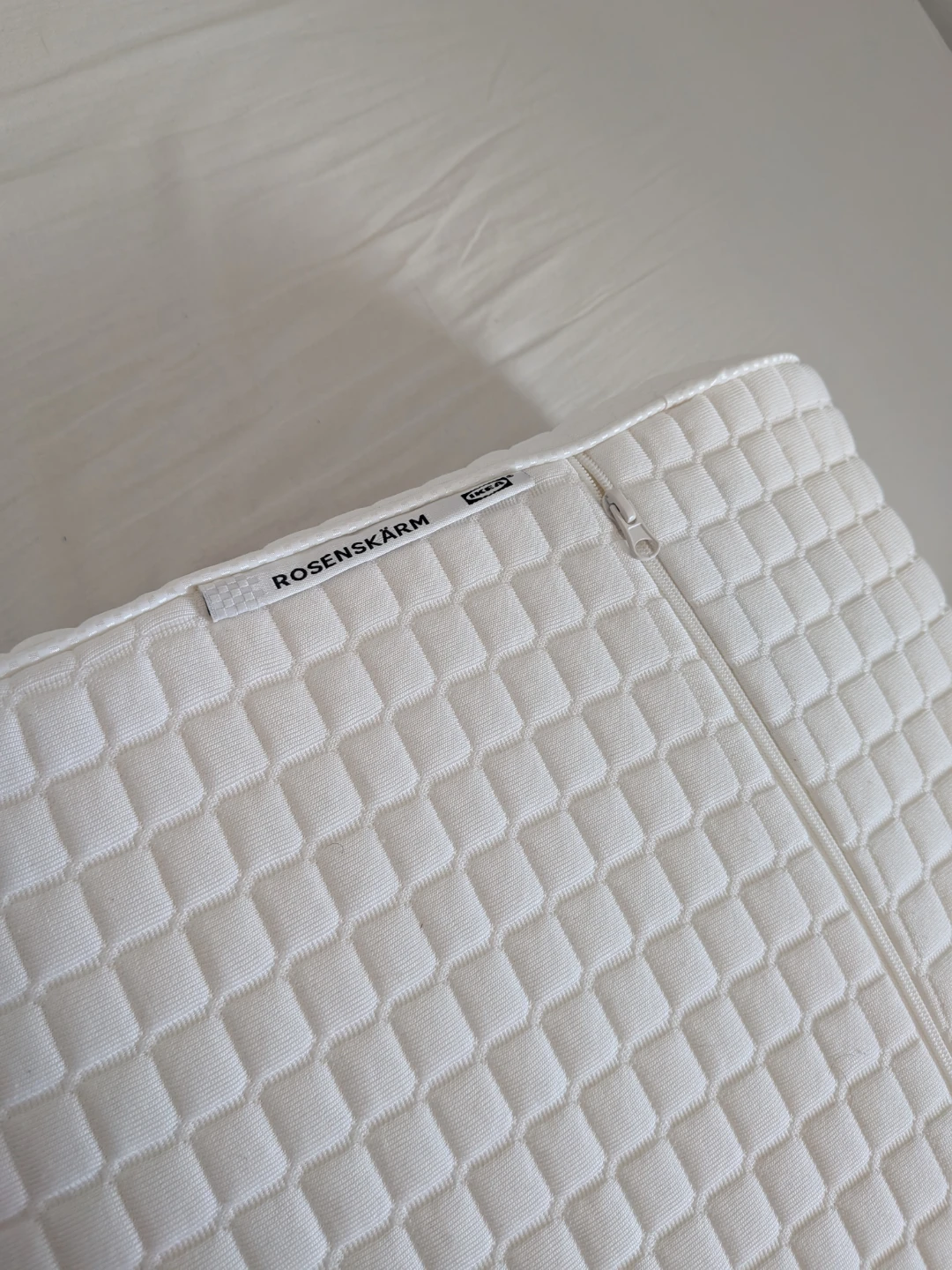 Queen Gel Memory Foam Mattress + 2 pillow cases - photo 5