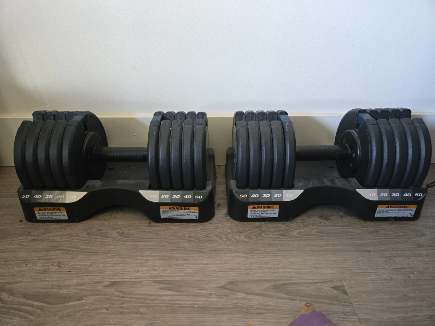 Adjustable dumbells