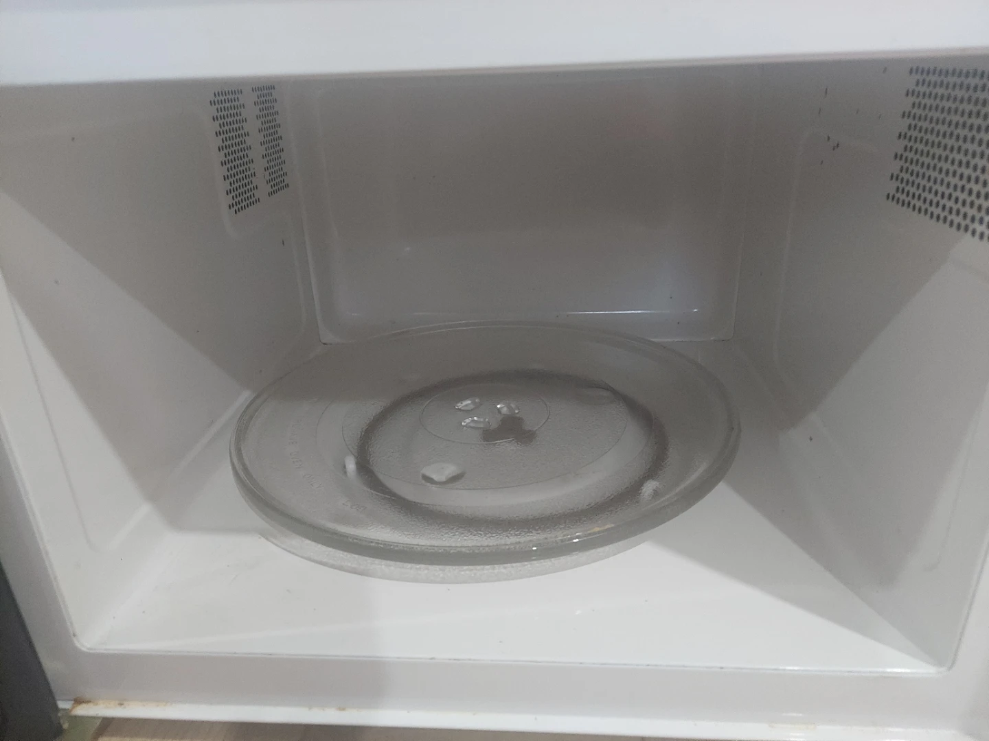 Danby Diplomat Microwave - photo 3