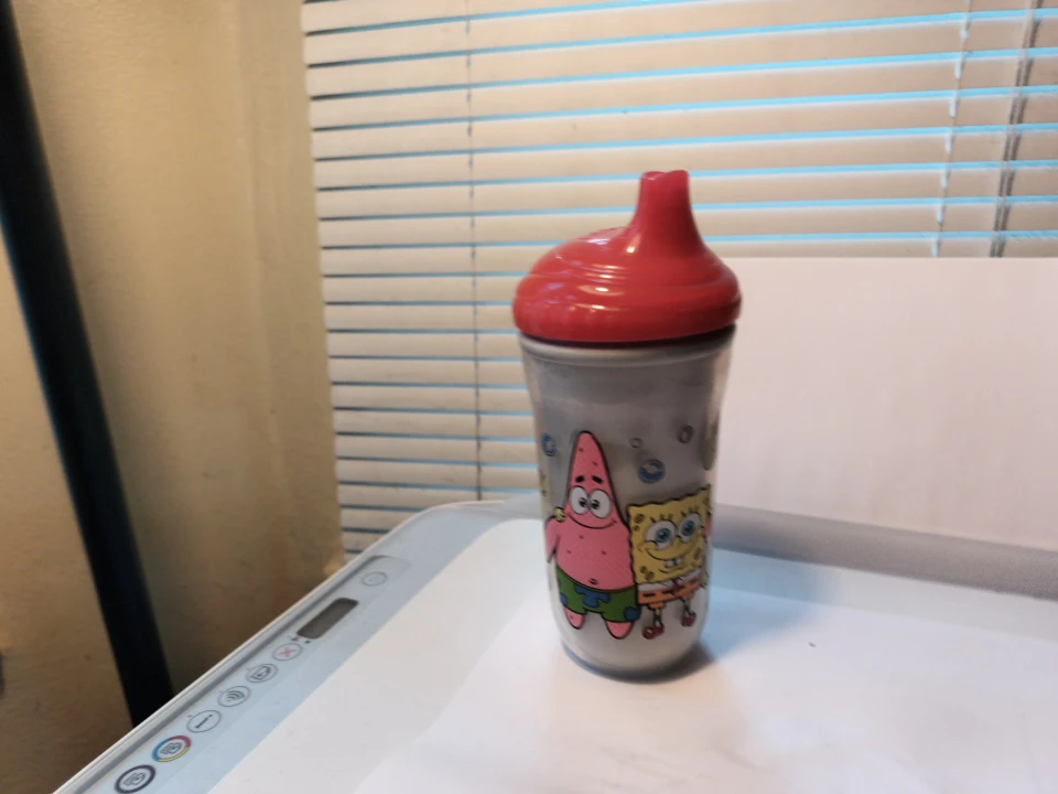 Vintage SpongeBob Sippy cup dated 2019 - photo 2