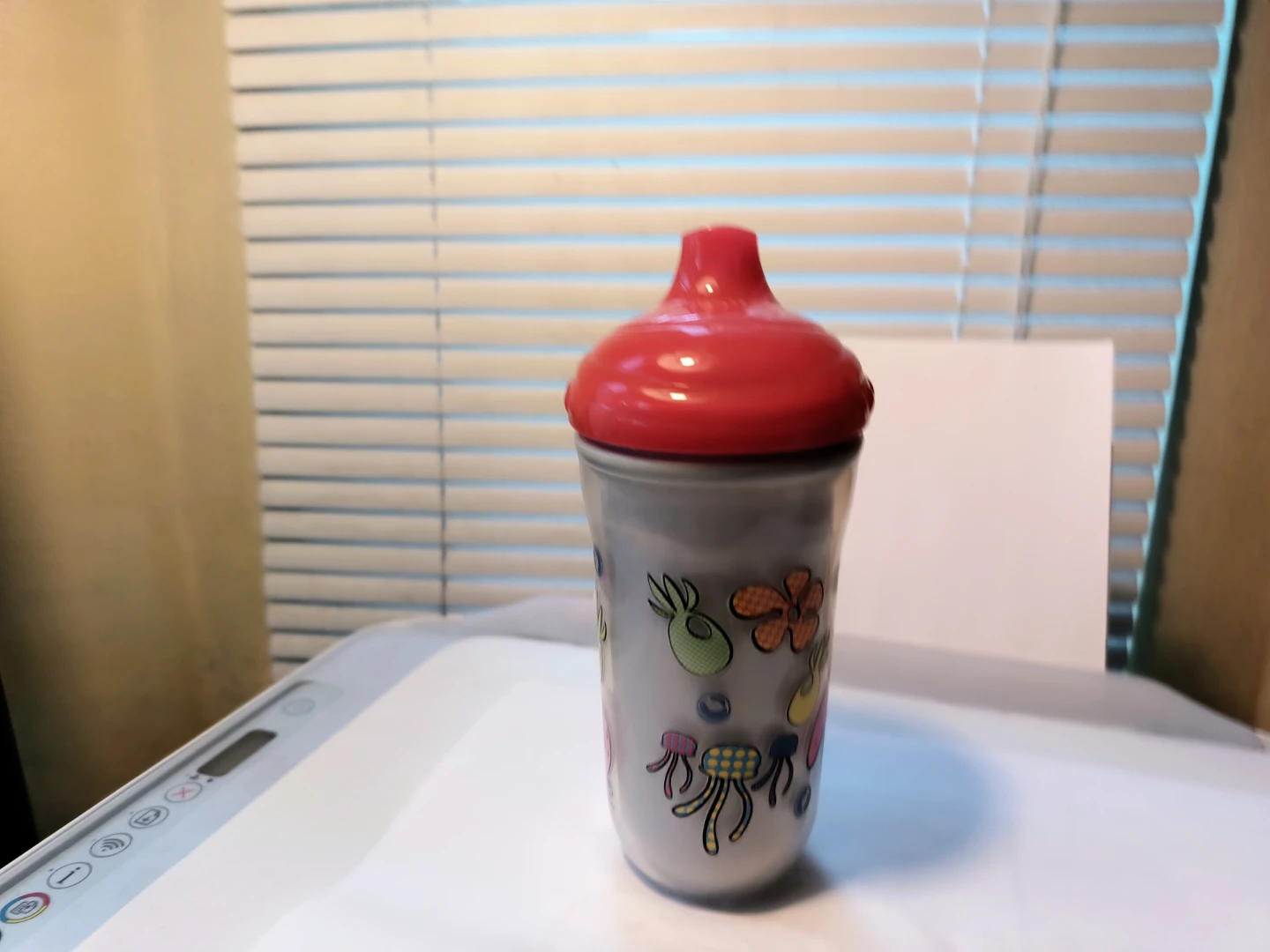 Vintage SpongeBob Sippy cup dated 2019 - photo 3