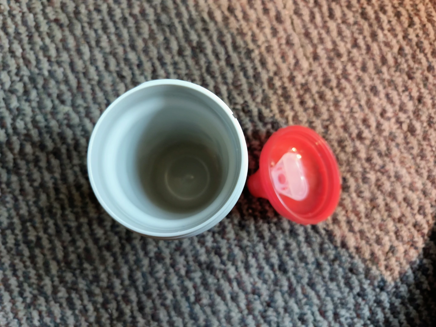 Vintage SpongeBob Sippy cup dated 2019 - photo 4