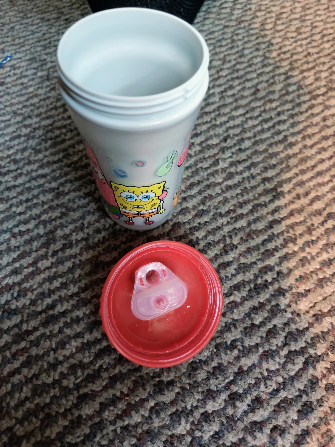 Vintage SpongeBob Sippy cup dated 2019 - photo 5