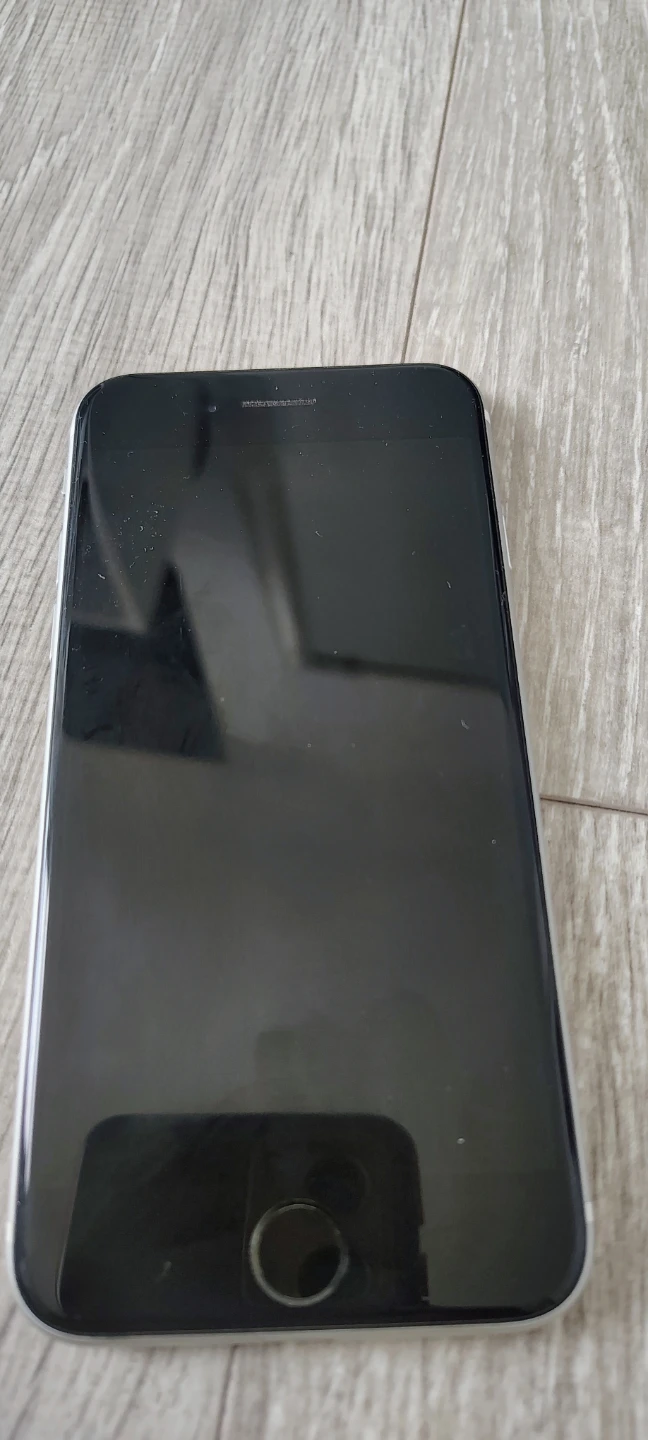 Apple iPhone SE (2nd Generation) - White locked