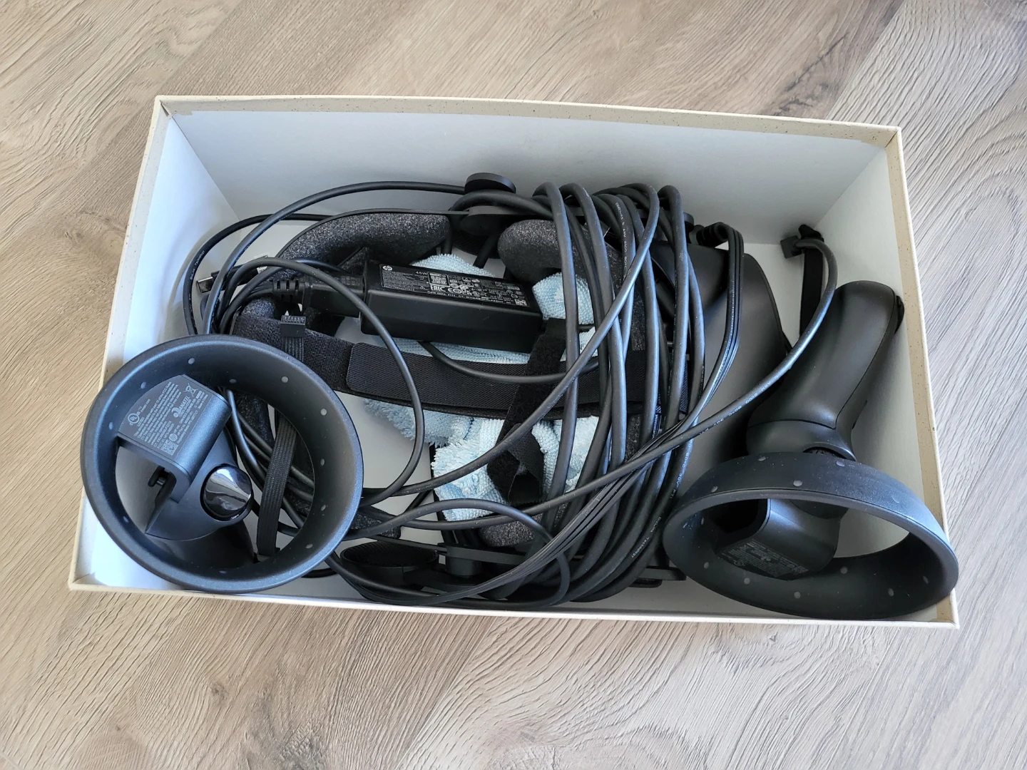 HP VR Reverb G2 Headset + Controllers - photo 2