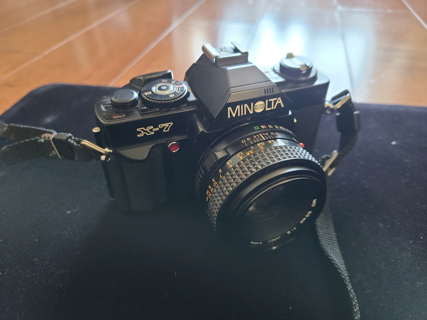 Minolta X-7 Camera with Lens and Case - photo 2