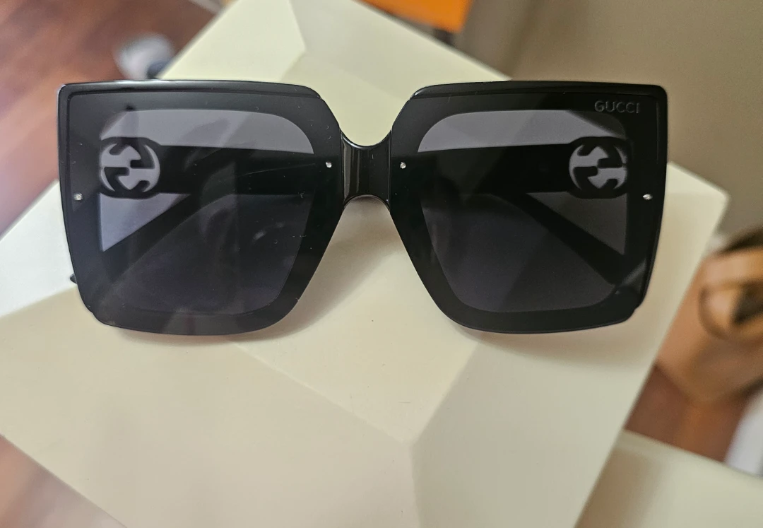 GUCCI Black Square Sunglasses
