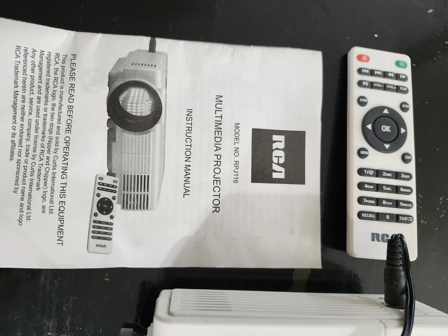 RCA Multimedia Projector RPJ116 with Remote