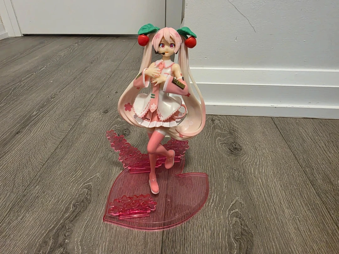 Hatsune Miku Sakura Figure - photo 2