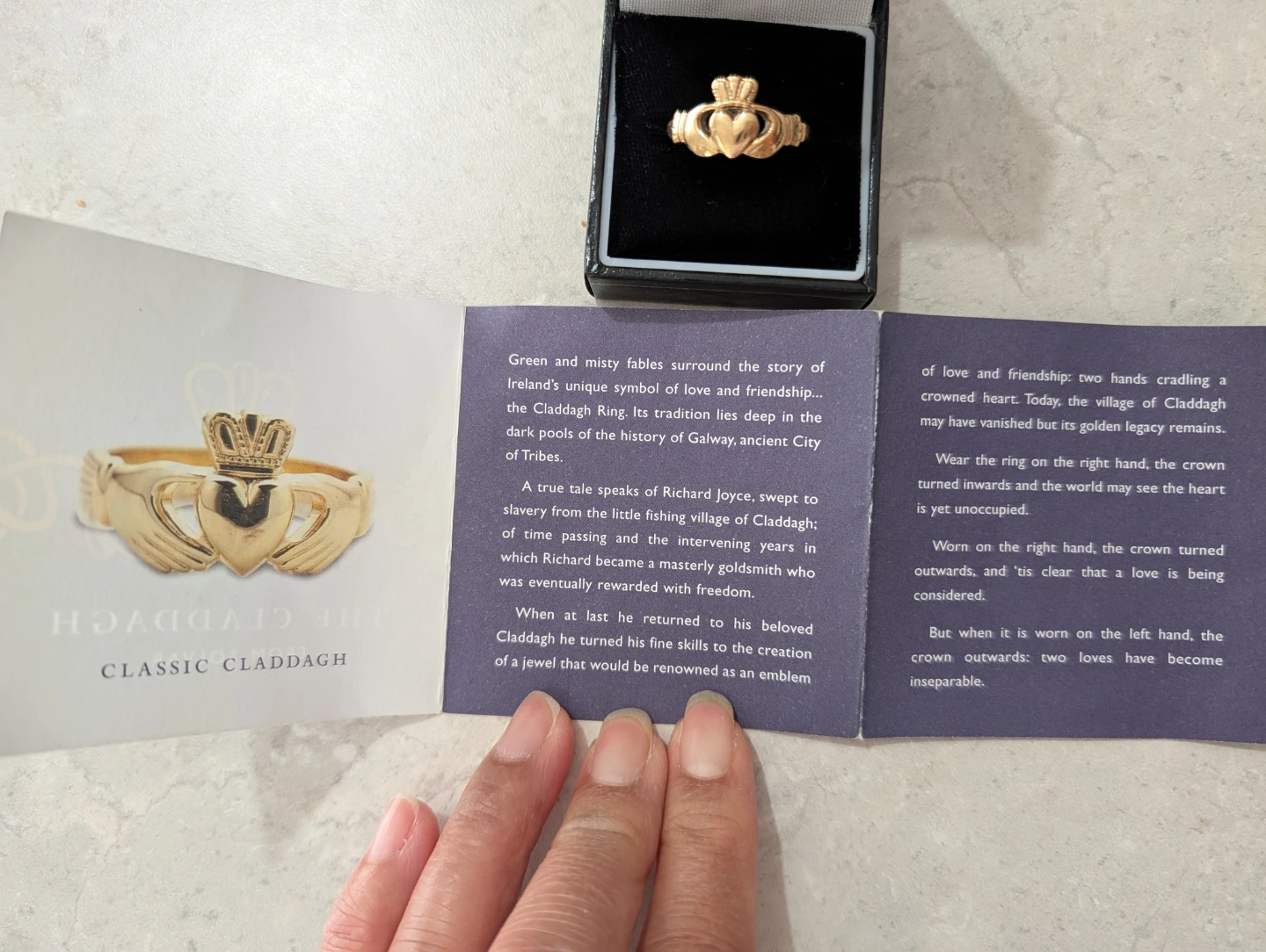 Gold Claddagh Ring with Box - photo 3