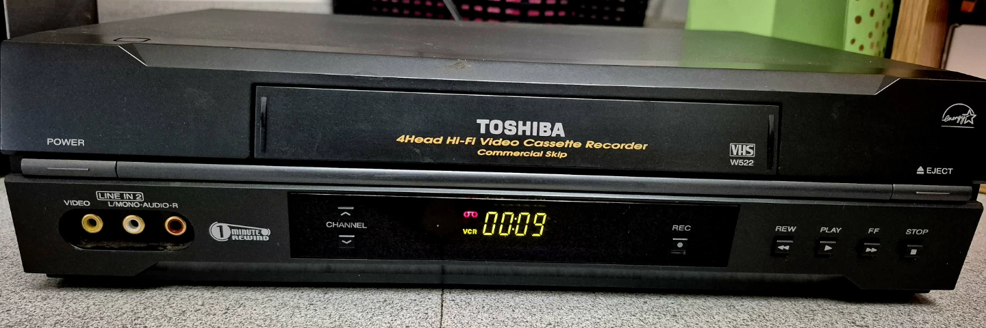 Toshiba vcr with 17 action thriller vhs movies