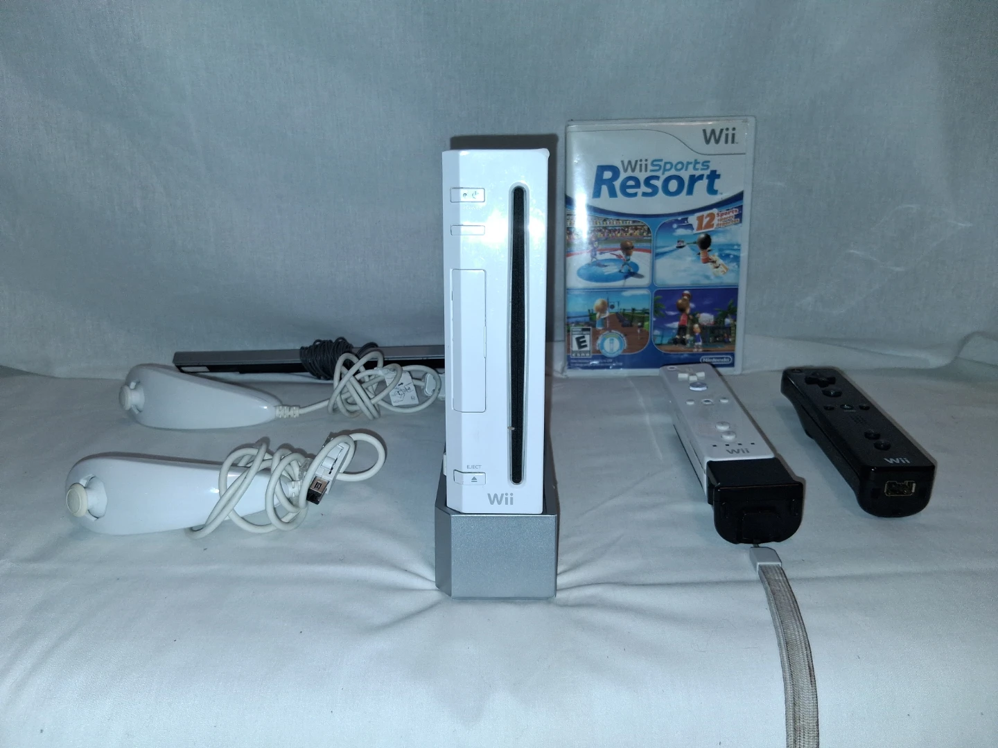 Nintendo Wii Console with Wii Sports Resort and Accessories - photo 2