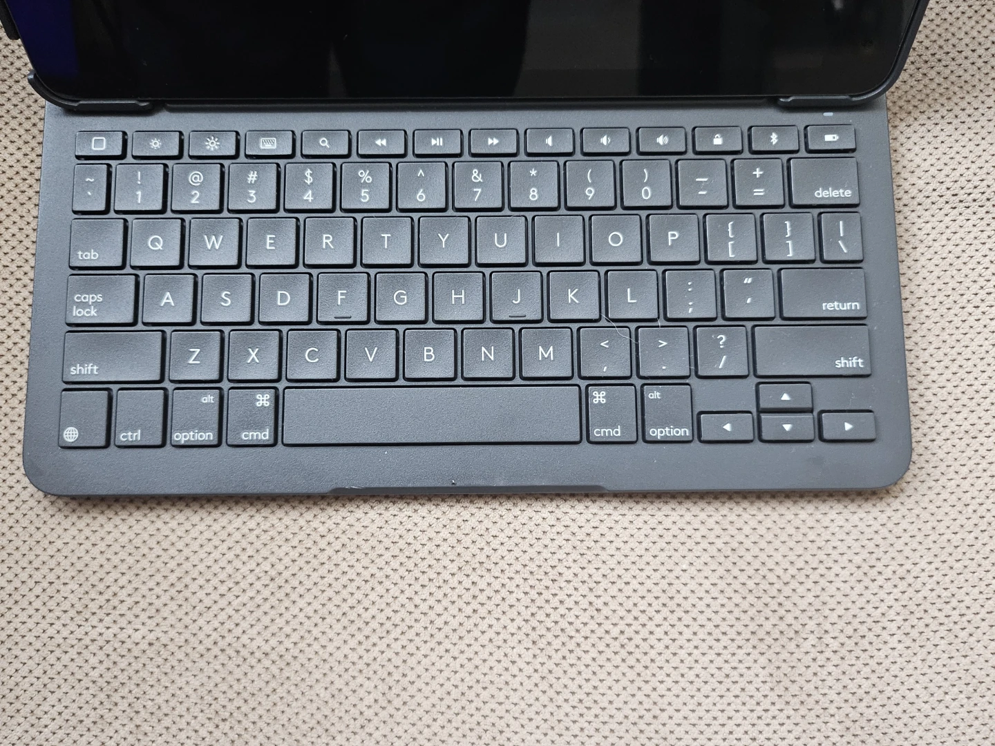 Apple iPad 8 with keyboard - photo 2