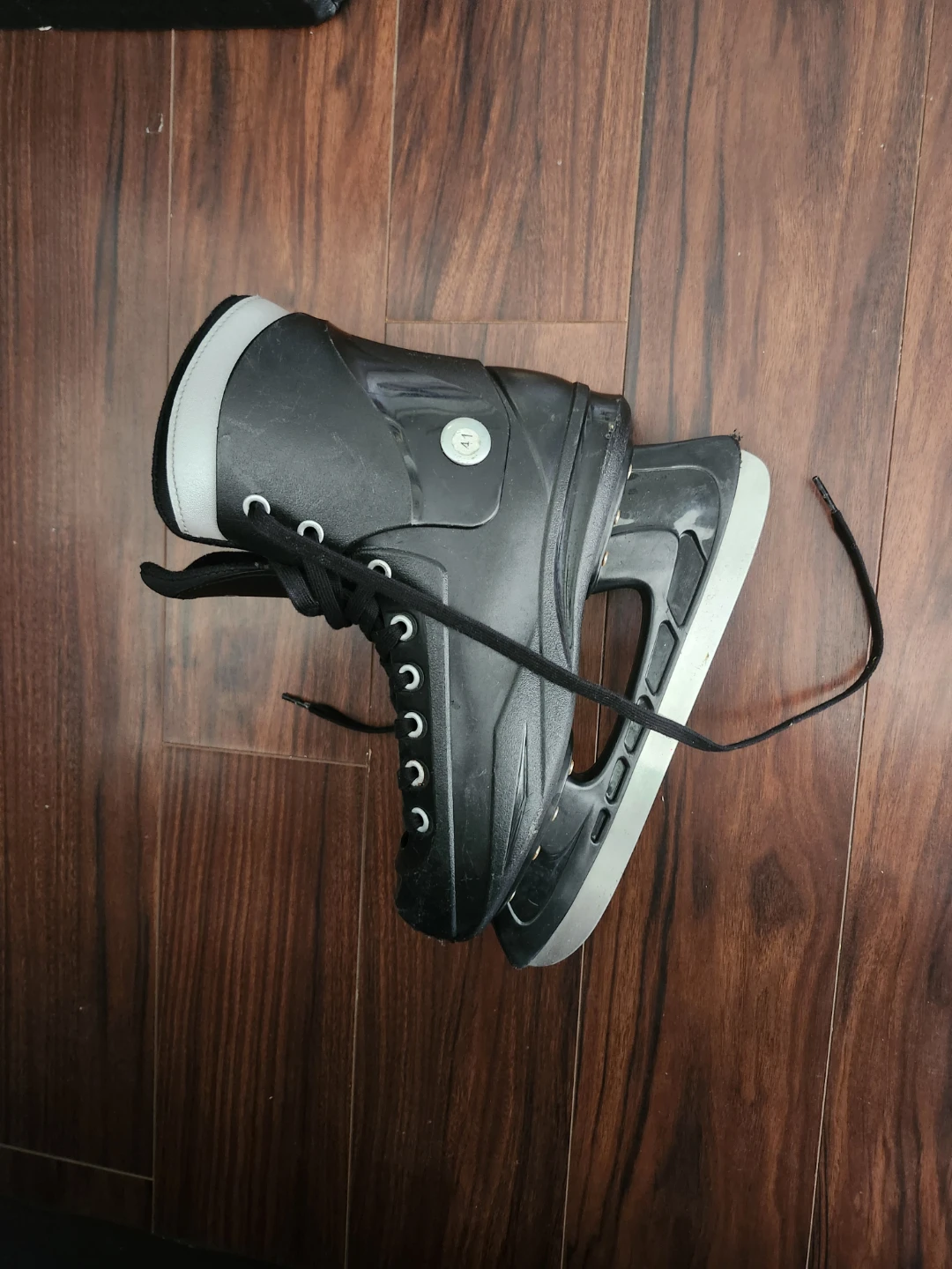 Black Ice Skates (unisex)