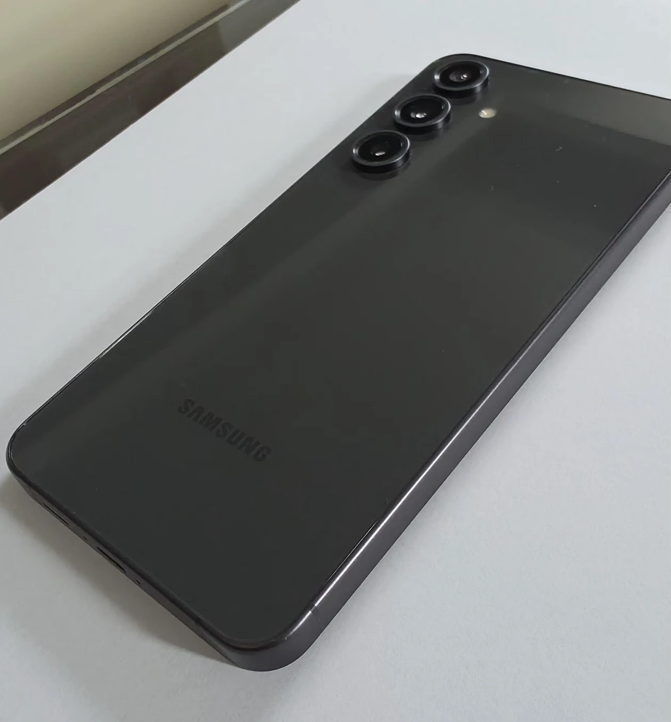 Samsung Galaxy S24 FE Smartphone - photo 2