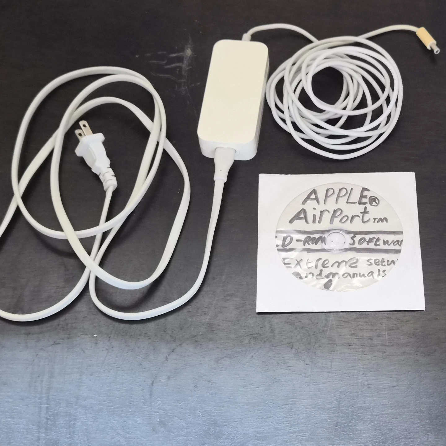 AirPort Extreme Wireless Router - photo 2