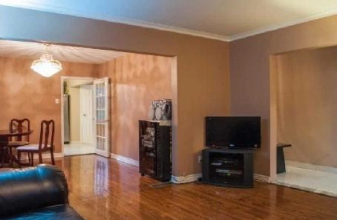 3 Bedroom 2 bathroom House with Backyard and garage - photo 3