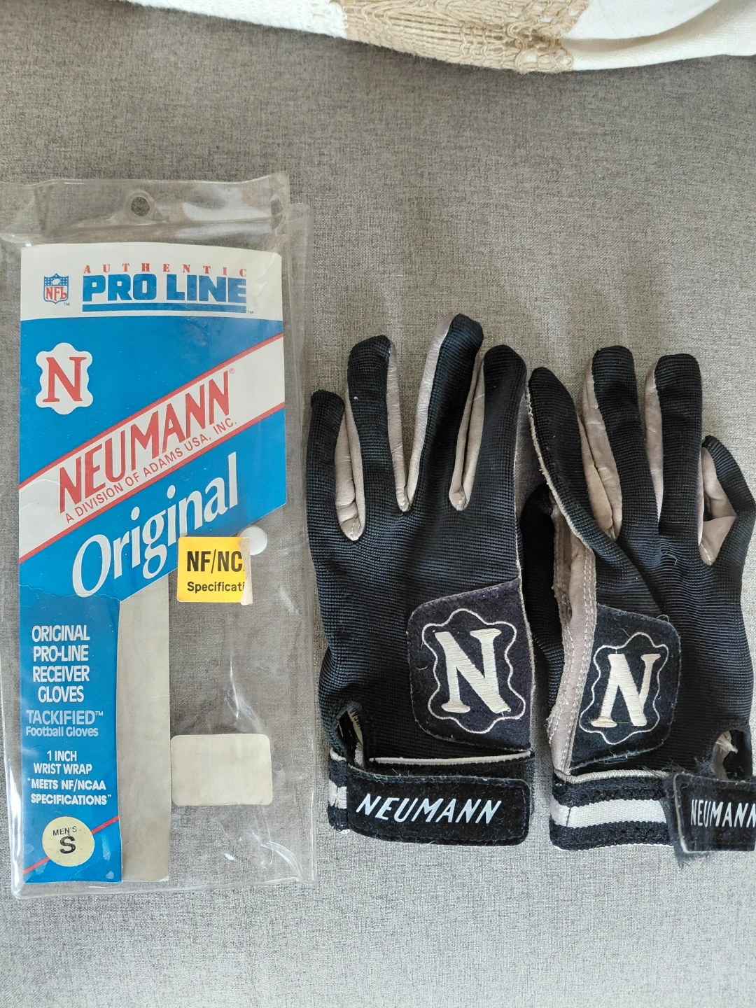 Neumann Pro-Line Football Receiver Gloves