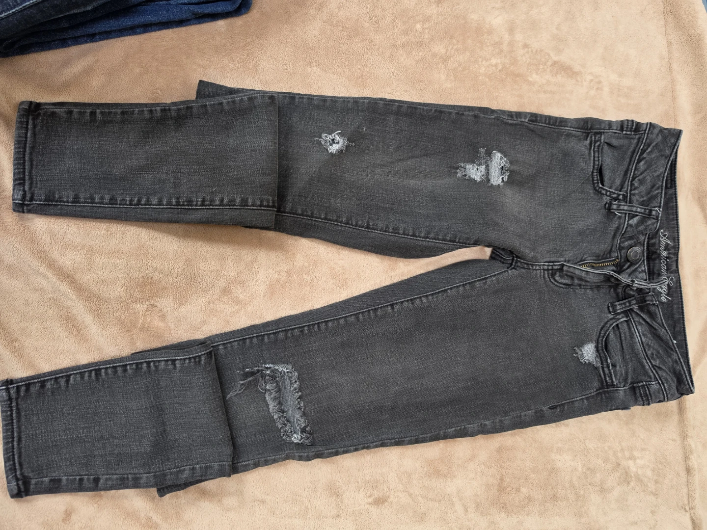 American Eagle Grey Ripped Jeggings Size 2