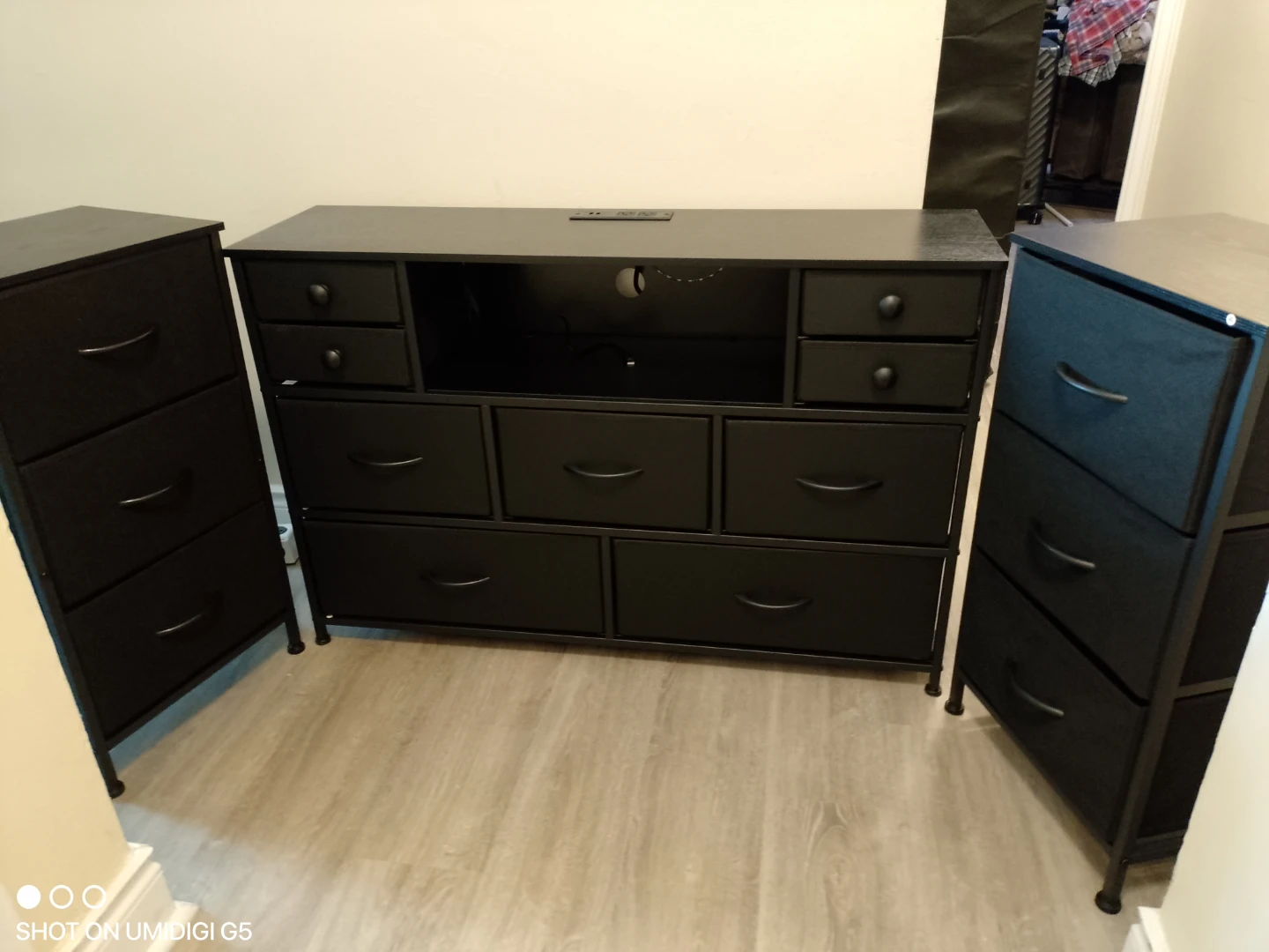 Three Drawer Units . - photo 3