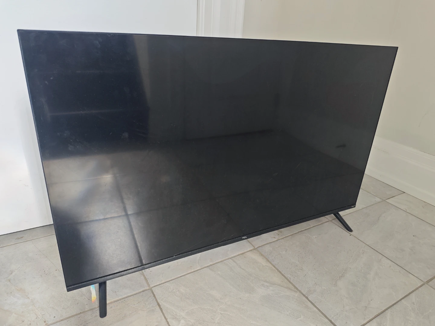Broken screen TCL 43S451-CA Roku TV for parts