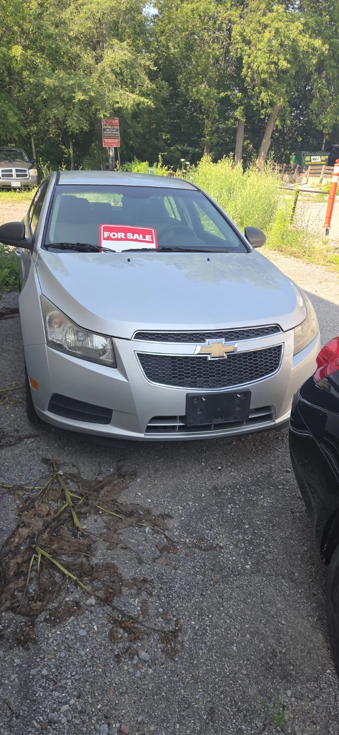 Silver Chevrolet Cruze Sedan