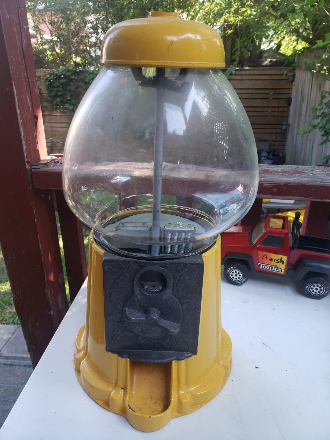 Yellow Gumball Machine 9” with Glass Globe TAIWAN
