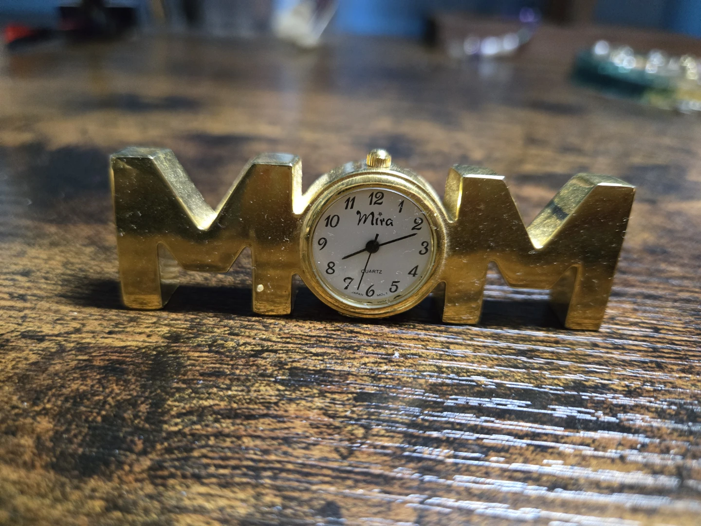 Mira Quartz "MOM" Desk Clock