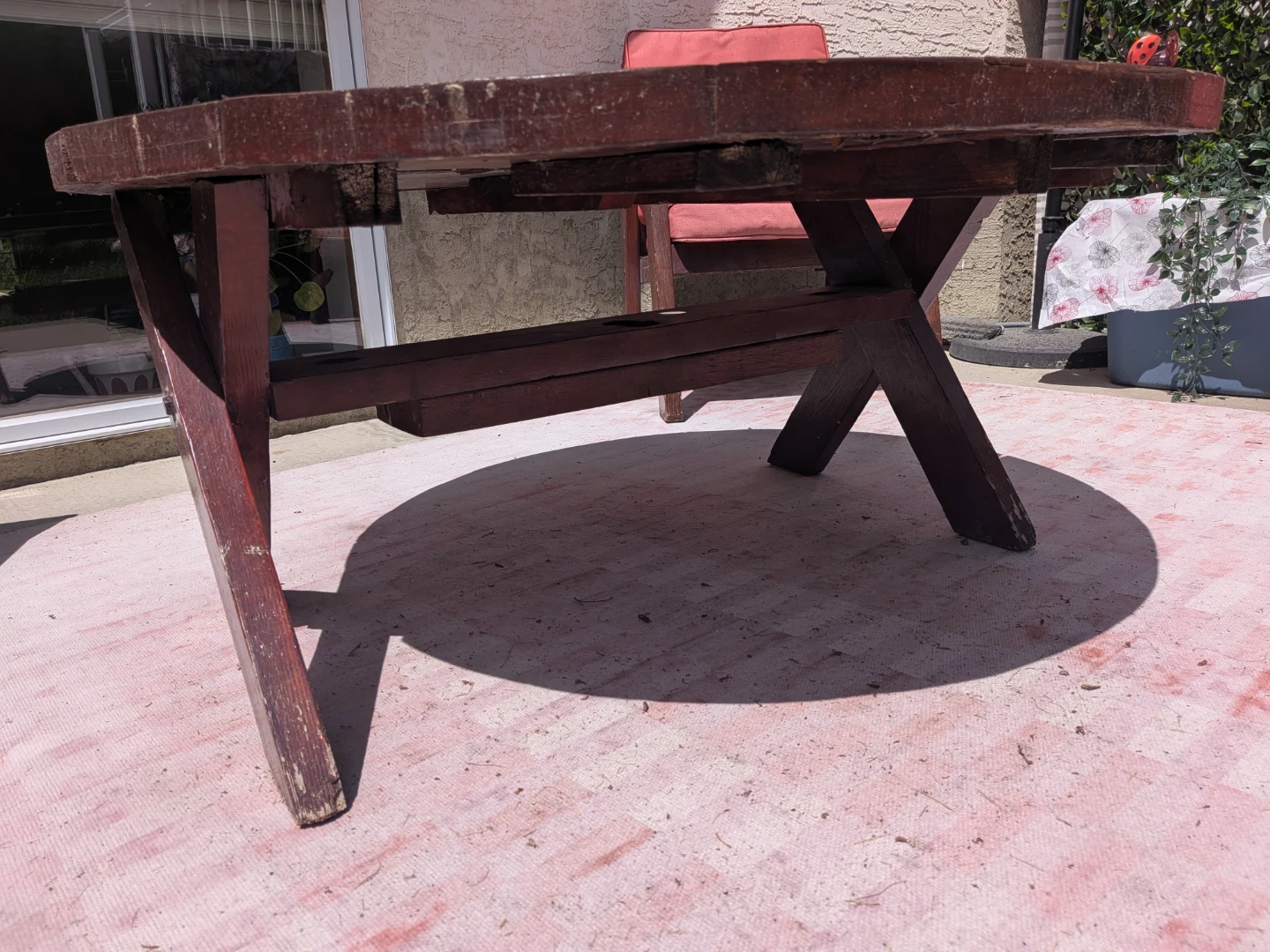 4 Wooden patio chairs with red cushion and table - photo 4