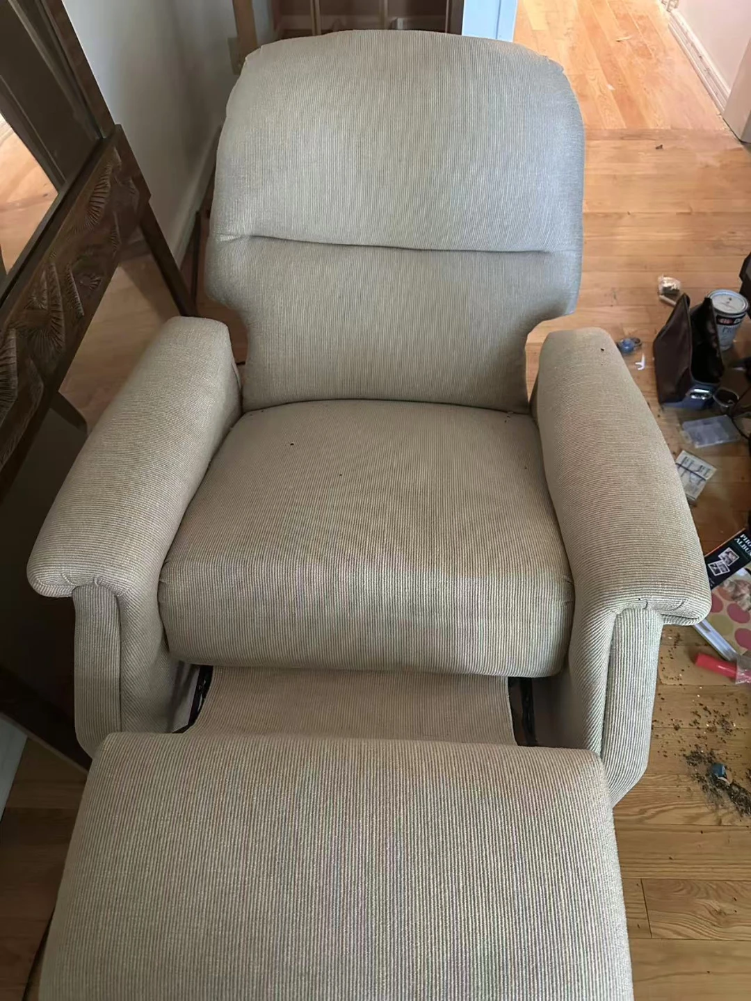 Cream Recliner Chair - photo 2