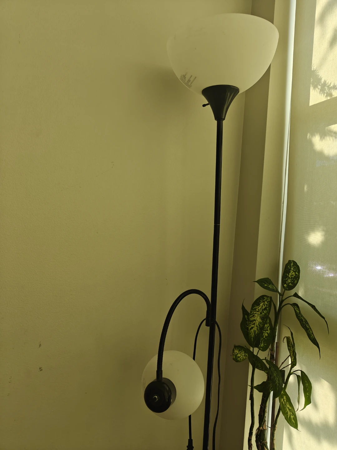 Black Floor Lamp with Adjustable Heads - photo 3