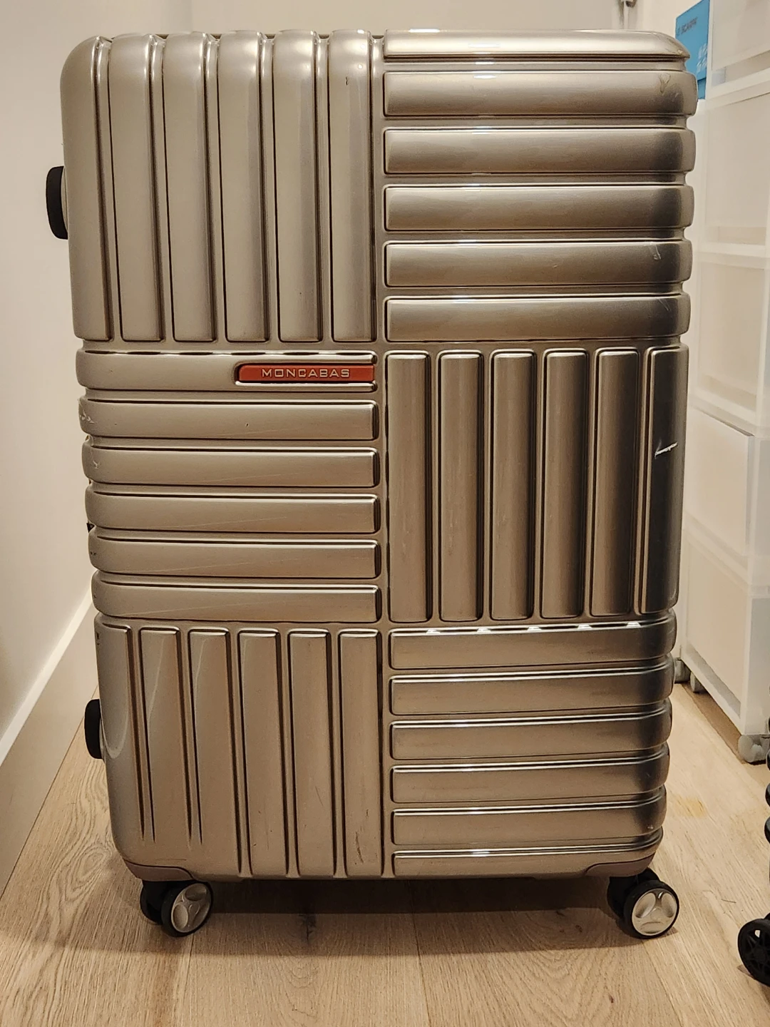 Moncabas gold suitcase