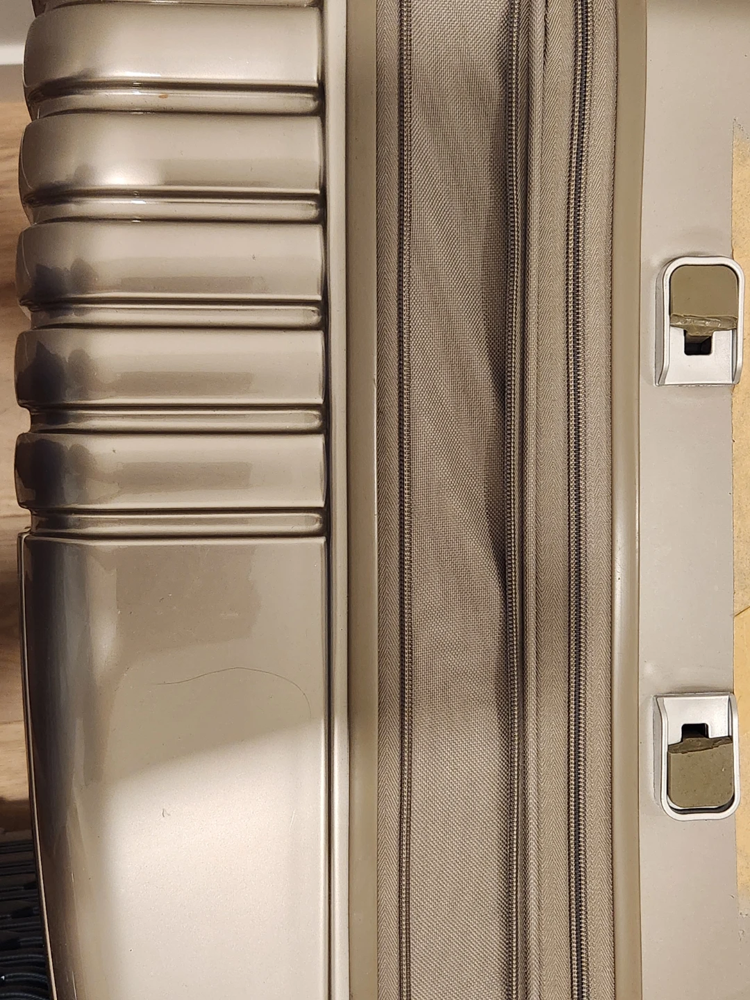 Moncabas gold suitcase - photo 3