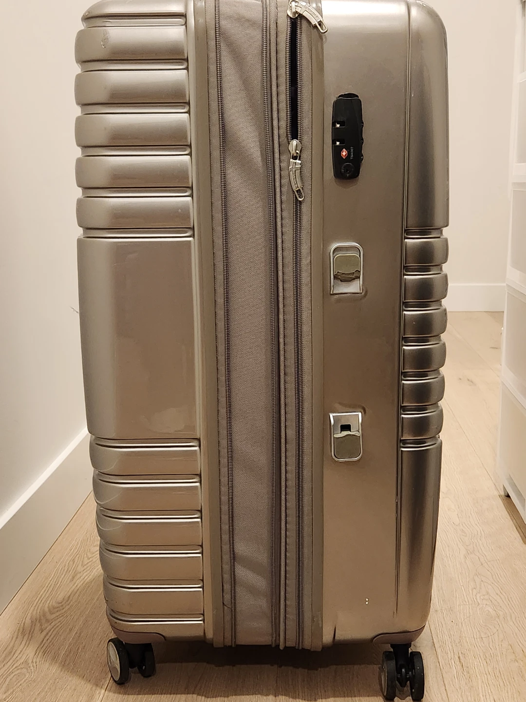 Moncabas gold suitcase - photo 4