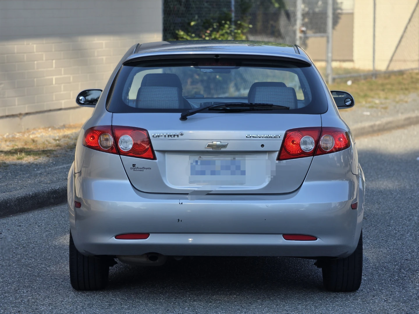 Silver Chevrolet Optra hatchback - photo 2
