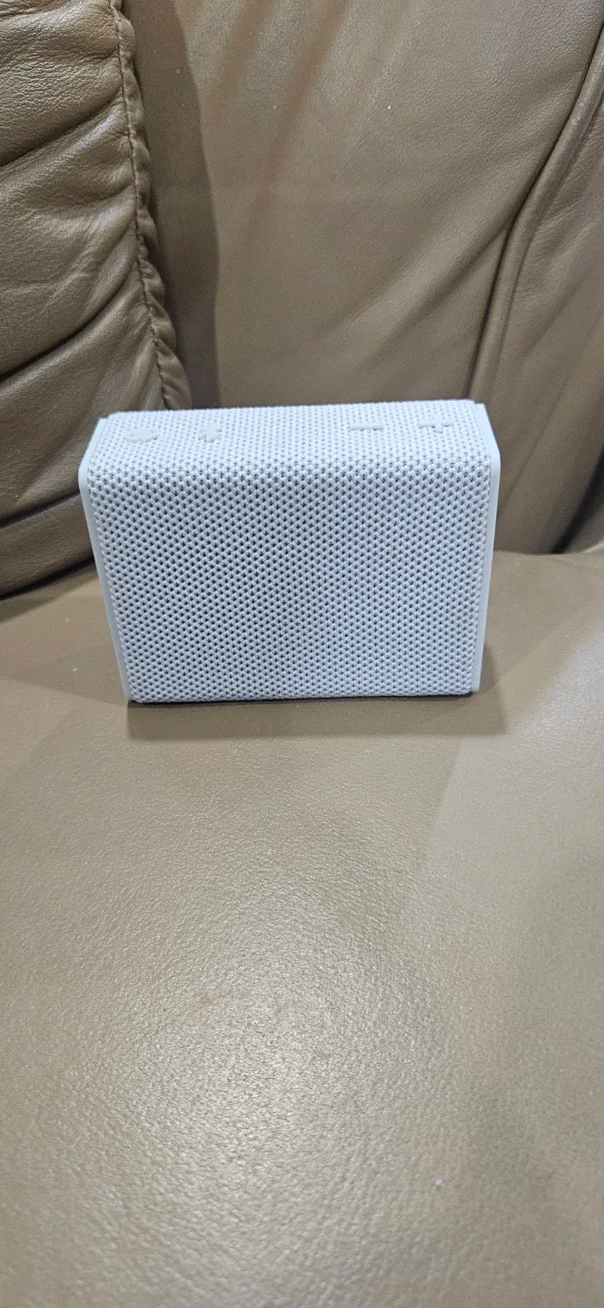 White Portable Bluetooth Speaker