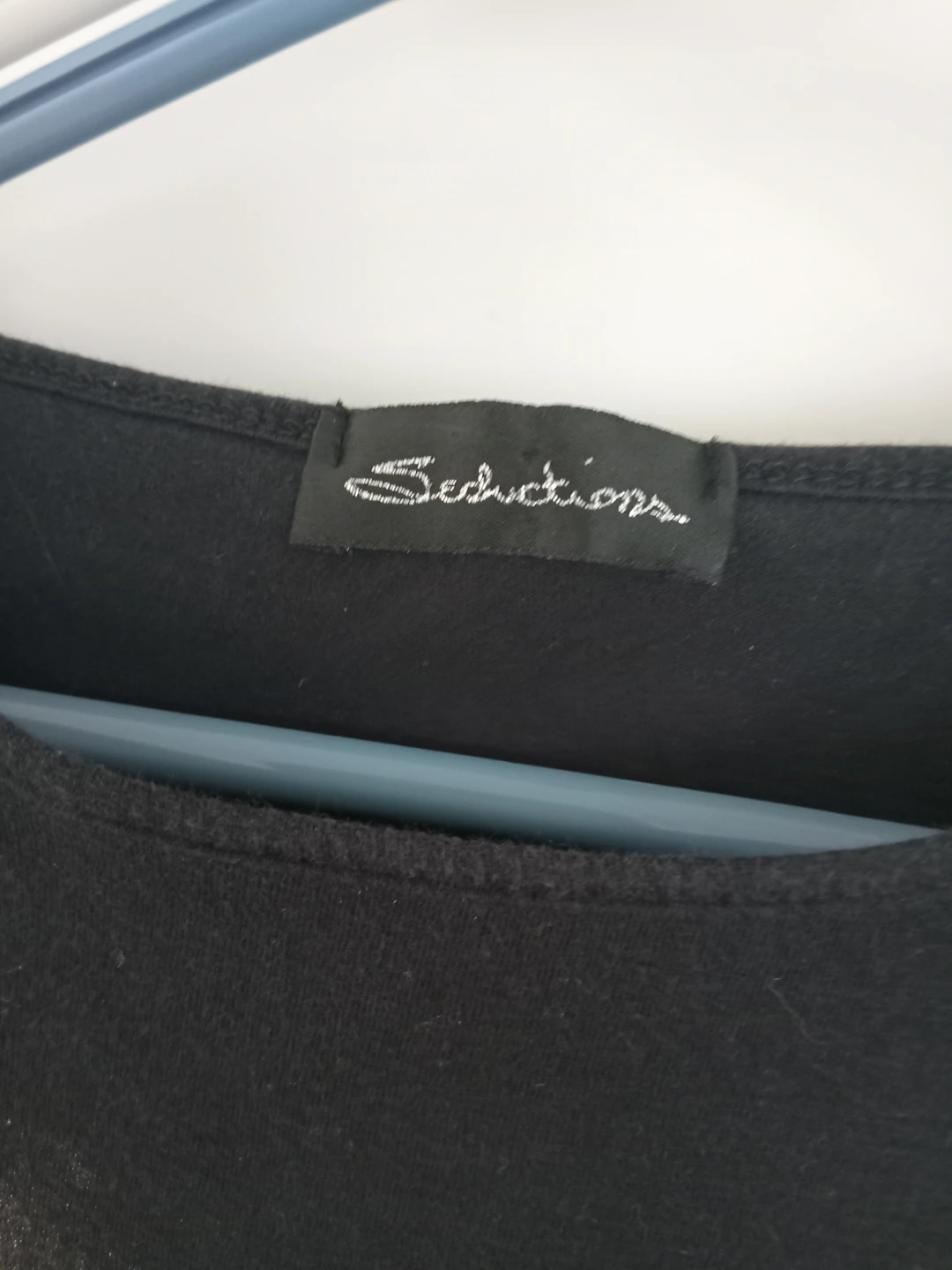 Seductions Graphic T-Shirt - photo 2
